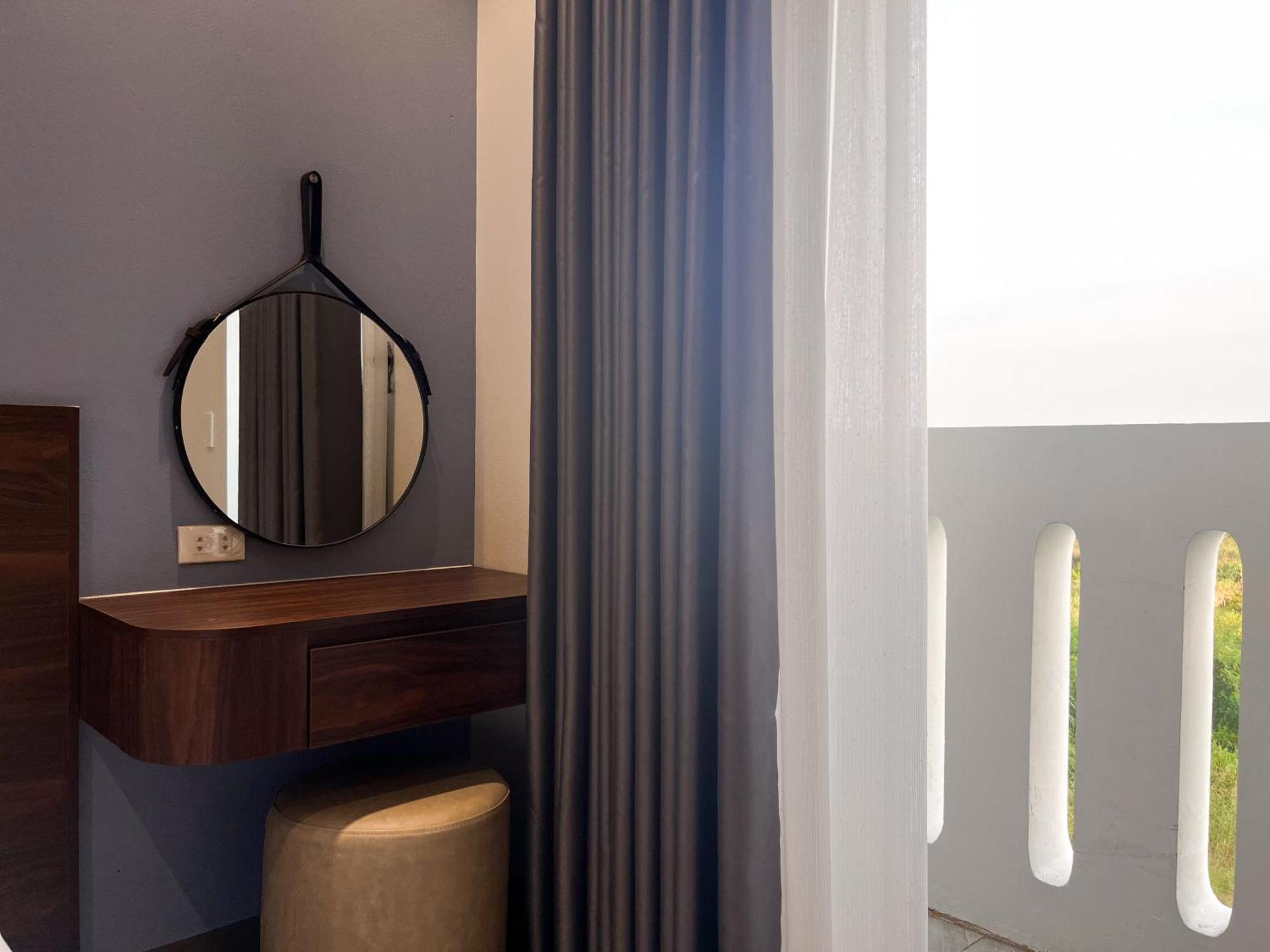 Elysinam Boutique Hotel Ha Long Room photo