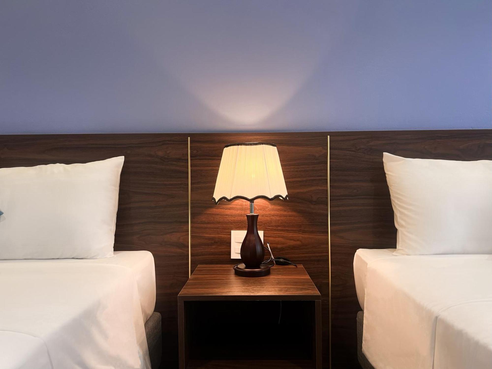 Elysinam Boutique Hotel Ha Long Room photo